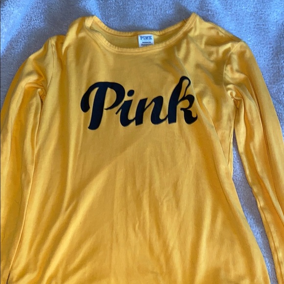 PINK Victoria's Secret Other - 💛✨🛵 ADORABLE LONG SLEEVE SHIRT